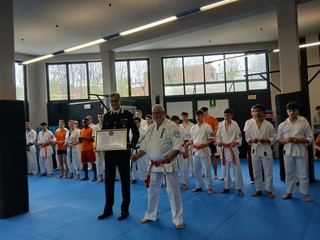 Saluzzo, consegna del conferimento della cintura nera n. 1 di Karate Honoris causa al Luogotenente Fabrizio Giordano