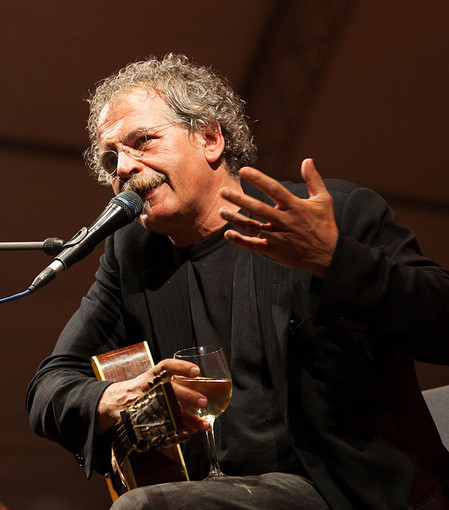 “Scritto domani”, Alba ricorda Gianmaria Testa: con un grande concerto al Teatro Sociale “Scritto domani”, Alba ricorda Gianmaria Testa: con un grande concerto al Teatro Sociale