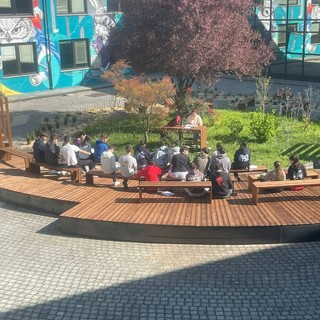 Il nuovo giardino all'interno del liceo Bodono di Saluzzo Il nuovo giardino all'interno del liceo Bodono di Saluzzo