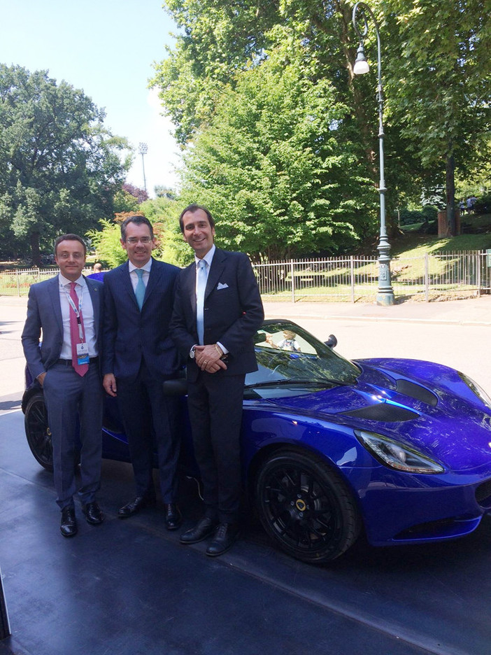 Le sedi di Torino e Cuneo di Gino spa "dealer ufficiali" Lotus per Piemonte e Liguria Le sedi di Torino e Cuneo di Gino spa "dealer ufficiali" Lotus per Piemonte e Liguria