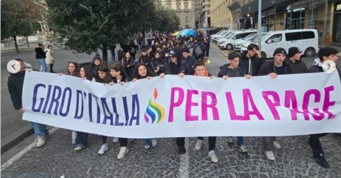 Il corteo del Giro d'italia per la pace che ha preso il via a Napoli Il corteo del Giro d'italia per la pace che ha preso il via a Napoli