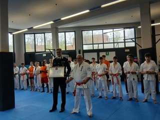 Saluzzo, consegna del conferimento della cintura nera n. 1 di Karate Honoris causa al Luogotenente Fabrizio Giordano