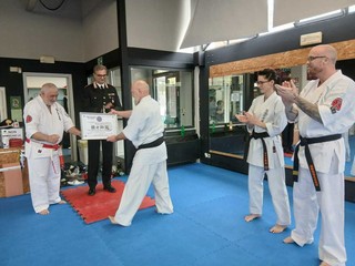 Saluzzo, consegna del conferimento della cintura nera n. 1 di Karate Honoris causa al Luogotenente Fabrizio Giordano