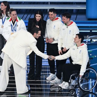 Giuliana Turra sul palco del Teatro Ariston con Achille Lauro e Laura Pausini