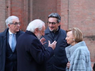 Il senatore Tomaso Zanoletti, qui di spalle, con Maria Franca Ferrero, Giovanni Ferrero e il presidente di Ferrero Spa Bartolomeo Salomone