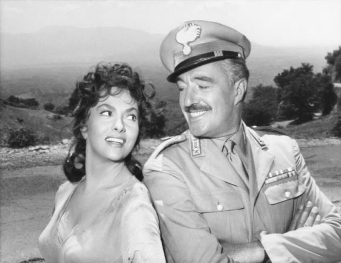 Gina Lollobrigida con Vittorio De Sica nel film “Pane, amore e fantasia”(1953) (Fb)
