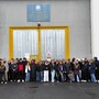 Gli studenti delle classi quarte del Denina Pellico Rivoira, con i loro insegnanti, davanti all'ingresso della casa di reclusione Morandi di Saluzzo