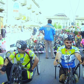 Handbike, domenica Alba diventa un circuito: circa 80 atleti per il primo Trofeo della Capitale delle Langhe Handbike, domenica Alba diventa un circuito: circa 80 atleti per il primo Trofeo della Capitale delle Langhe