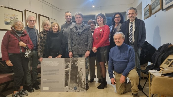 Giacomo Dotta tra gli amici del Caffè letterario di Albedo Giacomo Dotta tra gli amici del Caffè letterario di Albedo