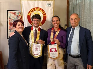 I delegati ai giovani dei Rotary Club Cuneo 1925 e Mondovì: Alberto Pelluttiero e Franca Ghiazza con Manuel Giraudo, Rappresentante Distrettuale Rotaract, e Noemi Giraudo, presidente del Rotaract Club Cuneo Provincia Granda