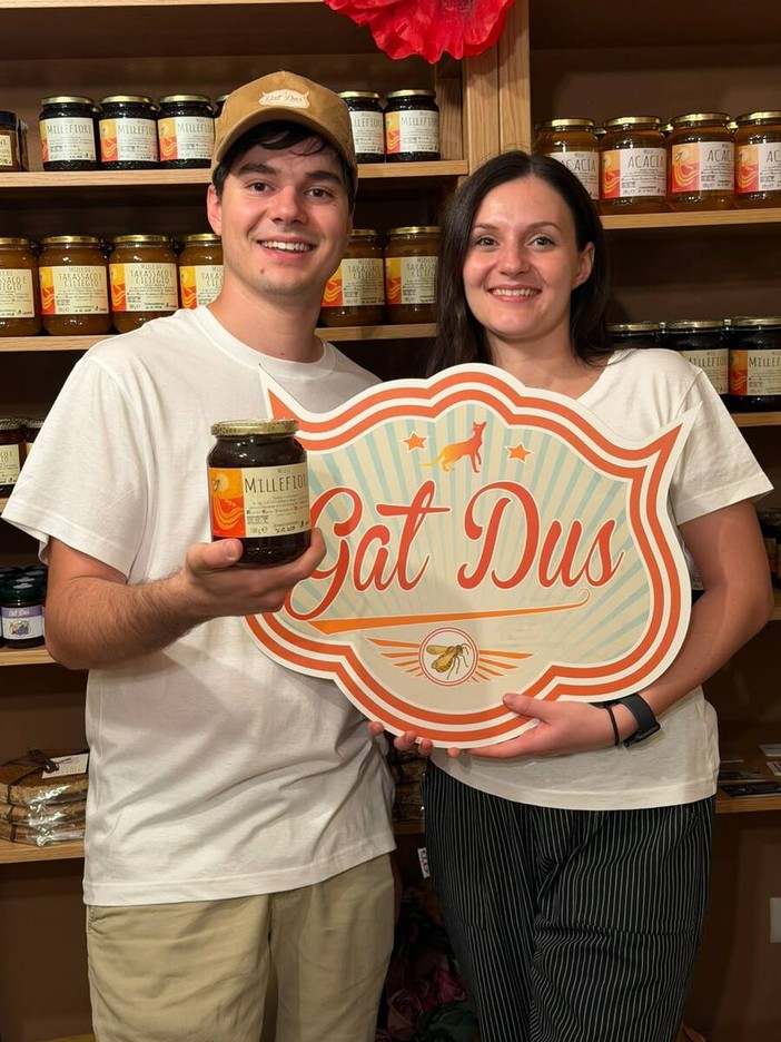 Gabriele e Alessia Bracco del Gat Dus premiati per il miele Gabriele e Alessia Bracco del Gat Dus premiati per il miele