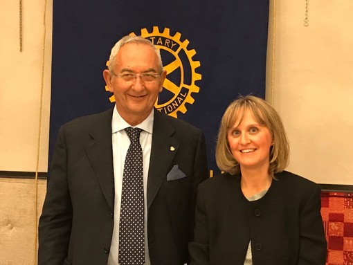 Andrea Galleanoo, presidente del Rotary Saluzzo e Elisabetta Fissore, avvocato del Tribunale ecclesiastico del Piemonte