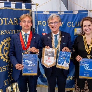 Nella foto il governatore Luigi Gentile (al centro ), la presidente del Rotary Club Savigliano Paola De Rosi (a destra)  e il presidente del Rotaract Monviso Roberto Dafarra  (a sinistra)