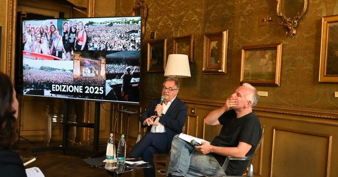L'assessore Marco Gallo con Fabrizio Taricco, direttore artistico di Collisioni (credito Asia Barolo) L'assessore Marco Gallo con Fabrizio Taricco, direttore artistico di Collisioni (credito Asia Barolo)
