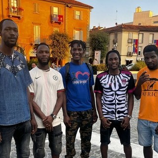 Per l'associazione Give Me Hand un anno di impegno e accoglienza: ad Alba la prima "festa dell'incontro tra culture" Per l'associazione Give Me Hand un anno di impegno e accoglienza: ad Alba la prima "festa dell'incontro tra culture"