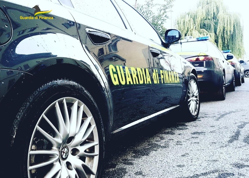 Maxi frode carosello sull'Iva da 100 milioni: 18 misure cautelari ed eseguito un sequestro da 25 milioni Maxi frode carosello sull'Iva da 100 milioni: 18 misure cautelari ed eseguito un sequestro da 25 milioni
