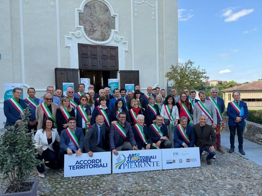 Firmati gli accordi per i fondi di sviluppo e coesione Firmati gli accordi per i fondi di sviluppo e coesione