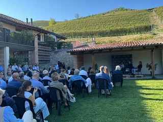 Nelle foto alcuni momenti dell'evento tenuto ieri nella cantina di Serralunga d'Alba