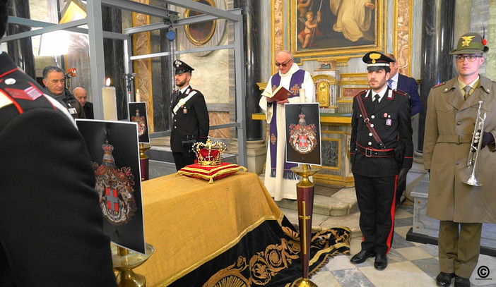 Gli onori resi alla salma di Vittorio Emanuele III, in uno scatto gentilmente concesso dal professor Mola