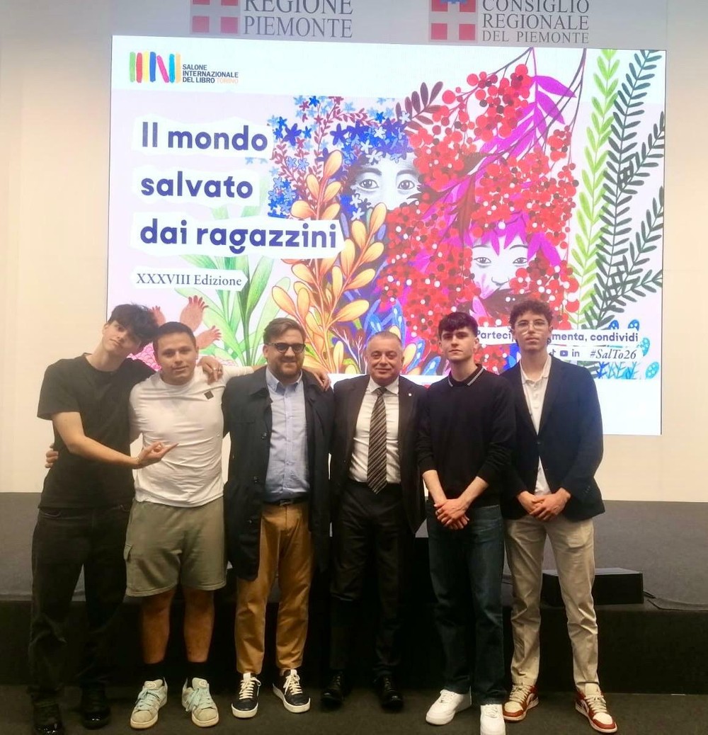 Istituto scolastico di Alba premiato al Salone Internazionale del Libro di Torino come “Cittadini europei” Istituto scolastico di Alba premiato al Salone Internazionale del Libro di Torino come “Cittadini europei”