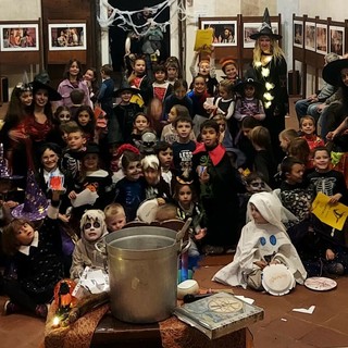 Halloween “da paura” per i piccoli lettori di Revello Halloween “da paura” per i piccoli lettori di Revello