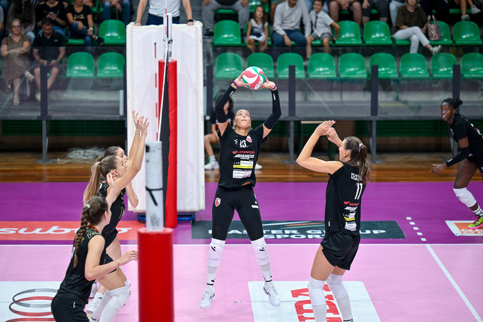 Capitan Signorile in azione durante il 1° Trofeo House Of Volley (foto di Danilo Ninotto) Capitan Signorile in azione durante il 1° Trofeo House Of Volley (foto di Danilo Ninotto)