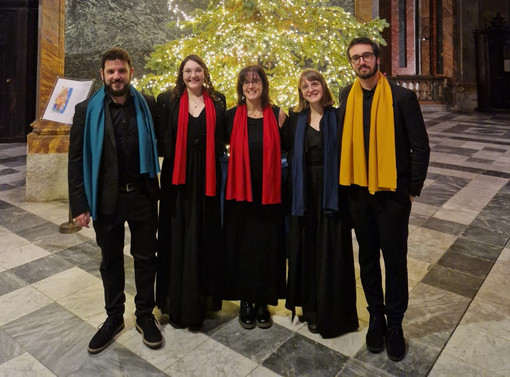Fossano, la Concattedrale si illumina per l'Avvento: oltre cento candele accese tra i fedeli Fossano, la Concattedrale si illumina per l'Avvento: oltre cento candele accese tra i fedeli