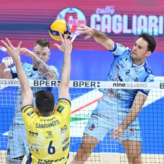 Lorenzo Codarin in attacco a Modena (Foto Modena Volley)