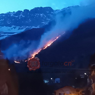 L'incendio in una foto scattata ieri