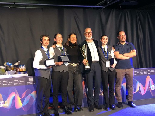 L'IIS Alberghiero Donadio di Dronero trionfa alla "La Piazza Cocktail Challenge" L'IIS Alberghiero Donadio di Dronero trionfa alla "La Piazza Cocktail Challenge"