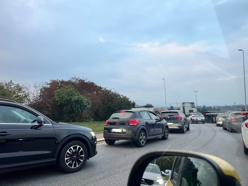 Scontro tra furgoncino e camion a Cuneo, traffico bloccato a Borgo San Giuseppe Scontro tra furgoncino e camion a Cuneo, traffico bloccato a Borgo San Giuseppe