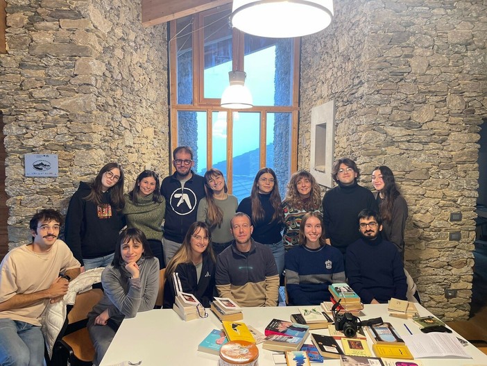 Gita letteraria per l'associazione culturale Il Salotto: primo ritiro di lettura ad Ostana