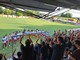 I giocatori del Bra sotto la gradinata degli ultras giallorossi I giocatori del Bra sotto la gradinata degli ultras giallorossi