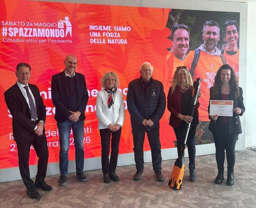 La premiazione del Comune di Revello per Spazzamondo 2025