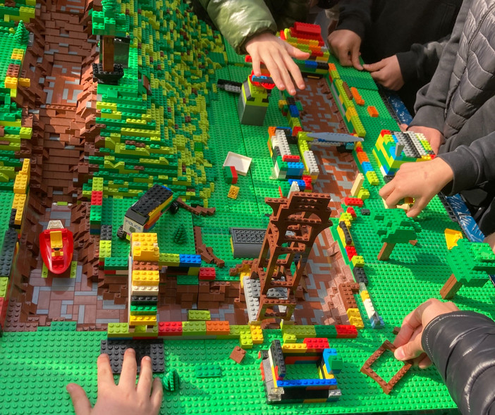 Dal Lego al territorio: i ragazzi di Sanfrè sperimentano la città del futuro Dal Lego al territorio: i ragazzi di Sanfrè sperimentano la città del futuro