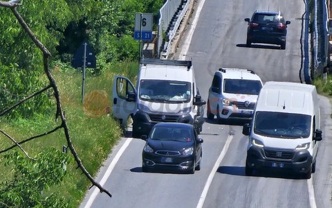 Incidente sulla Statale 21 a Gaiola: scontro tra auto e furgone dopo il ponte dell'Olla