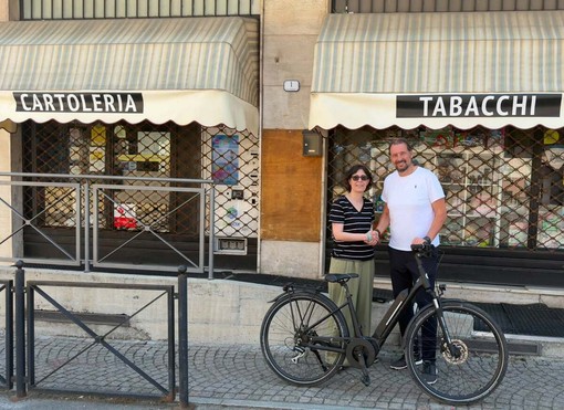 Il sindaco di Lagnasco Roberto Dalmazzo con Emanuela Alladio Il sindaco di Lagnasco Roberto Dalmazzo con Emanuela Alladio