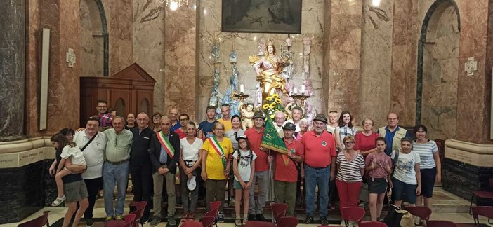 I pellegrini al Santuario della Madonna dei fiori di Bra (foto di Stefano Tibaldi)
