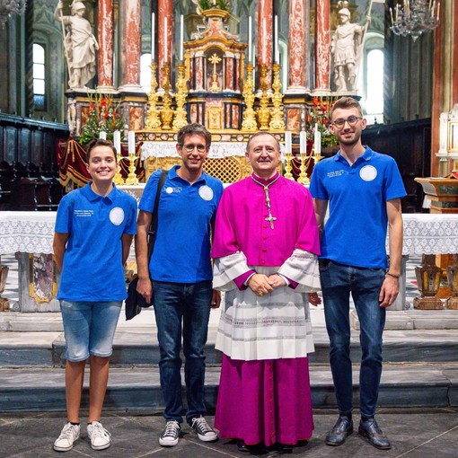 Il gruppo durante i recenti concerti di San Chiaffredo a Saluzzo con il vescovo Mons. Cristiano Bodo