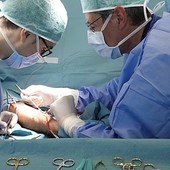 Le fasi di un intervento per fistola arterovenosa per emodialisi