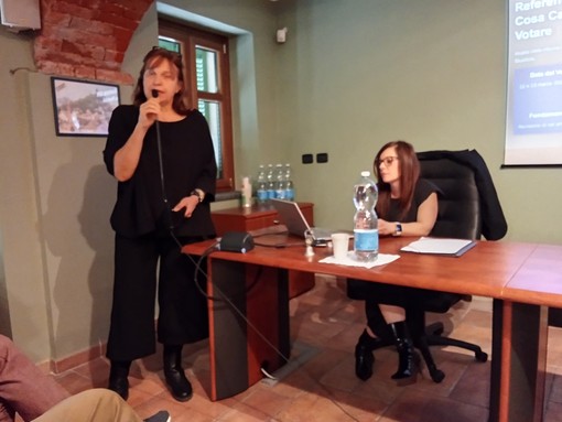 A Corneliano d'Alba sala gremita per "Capiamo il referendum": la cittadinanza si prepara al voto A Corneliano d'Alba sala gremita per "Capiamo il referendum": la cittadinanza si prepara al voto