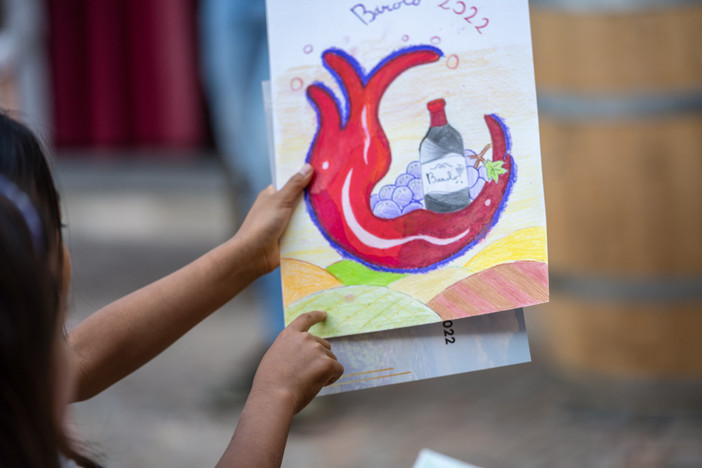 Il Barolo visto con gli occhi dei bambini: in mostra le etichette della classe quinta Il Barolo visto con gli occhi dei bambini: in mostra le etichette della classe quinta