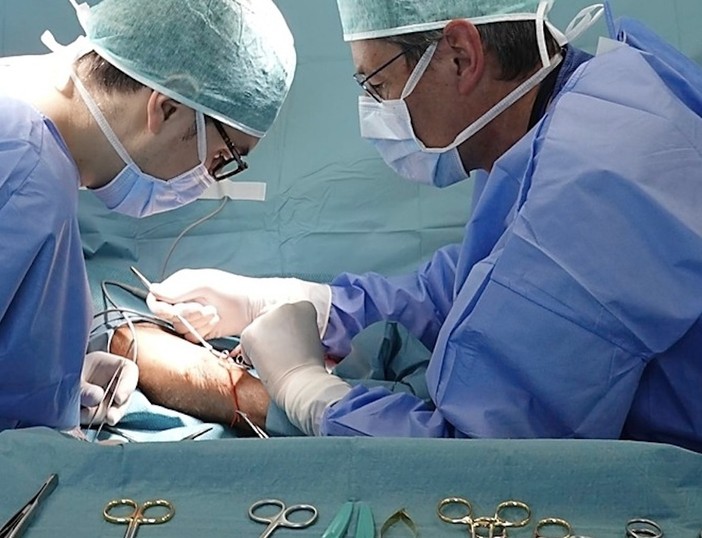 Le fasi di un intervento per fistola arterovenosa per emodialisi Le fasi di un intervento per fistola arterovenosa per emodialisi