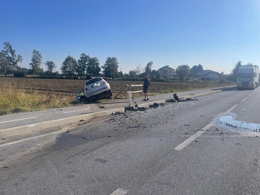 Frontale tra due auto sulla Cuneo-Mondovì: due feriti trasportati in ospedale Frontale tra due auto sulla Cuneo-Mondovì: due feriti trasportati in ospedale
