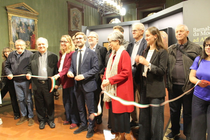 Il taglio del nastro Il taglio del nastro