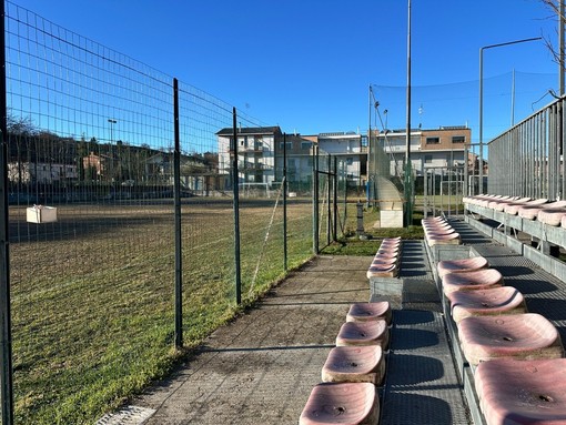 Nuova vita per l'impianto sportivo di corso Piave ad Alba: sopralluogo al cantiere da 400mila euro