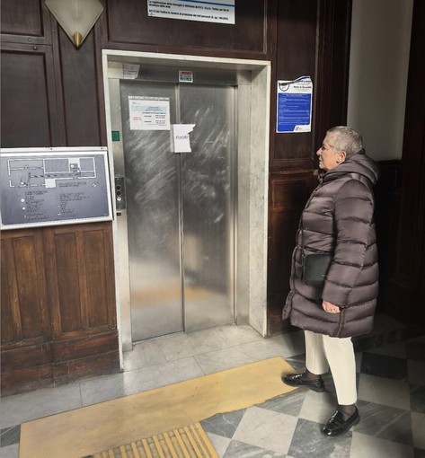L’ascensore della stazione ferroviaria di Cuneo, fermo da più giorni, tornerà a funzionare entro Natale L’ascensore della stazione ferroviaria di Cuneo, fermo da più giorni, tornerà a funzionare entro Natale