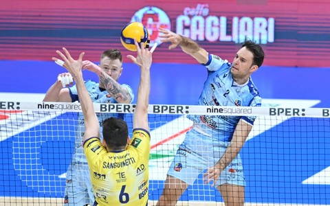 Lorenzo Codarin in attacco a Modena (Foto Modena Volley)