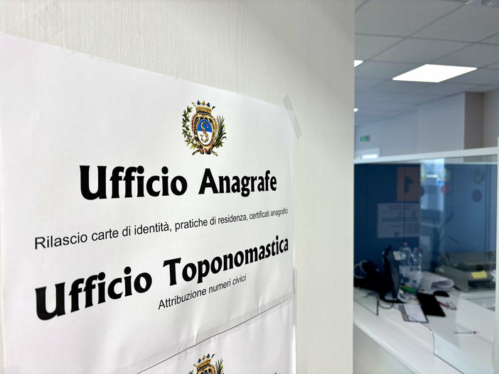 Saluzzo, carte d'identità cartacee verso il pensionamento: al via gli Open Day per la CIE Saluzzo, carte d'identità cartacee verso il pensionamento: al via gli Open Day per la CIE