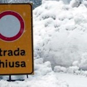 Pericolo valanghe: a Canosio chiuso anche al traffico pedonale il tratto a monte dell’abitato fino al Preit